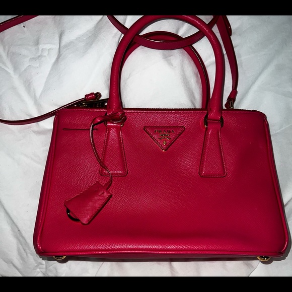 - Prada
Double Zip Lux Tote Saffiano Leather Medium - Picture 9 of 16